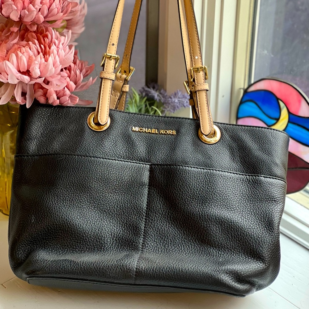 MICHAEL KORS purse - spectacular condition, black, gold details, tan straps.